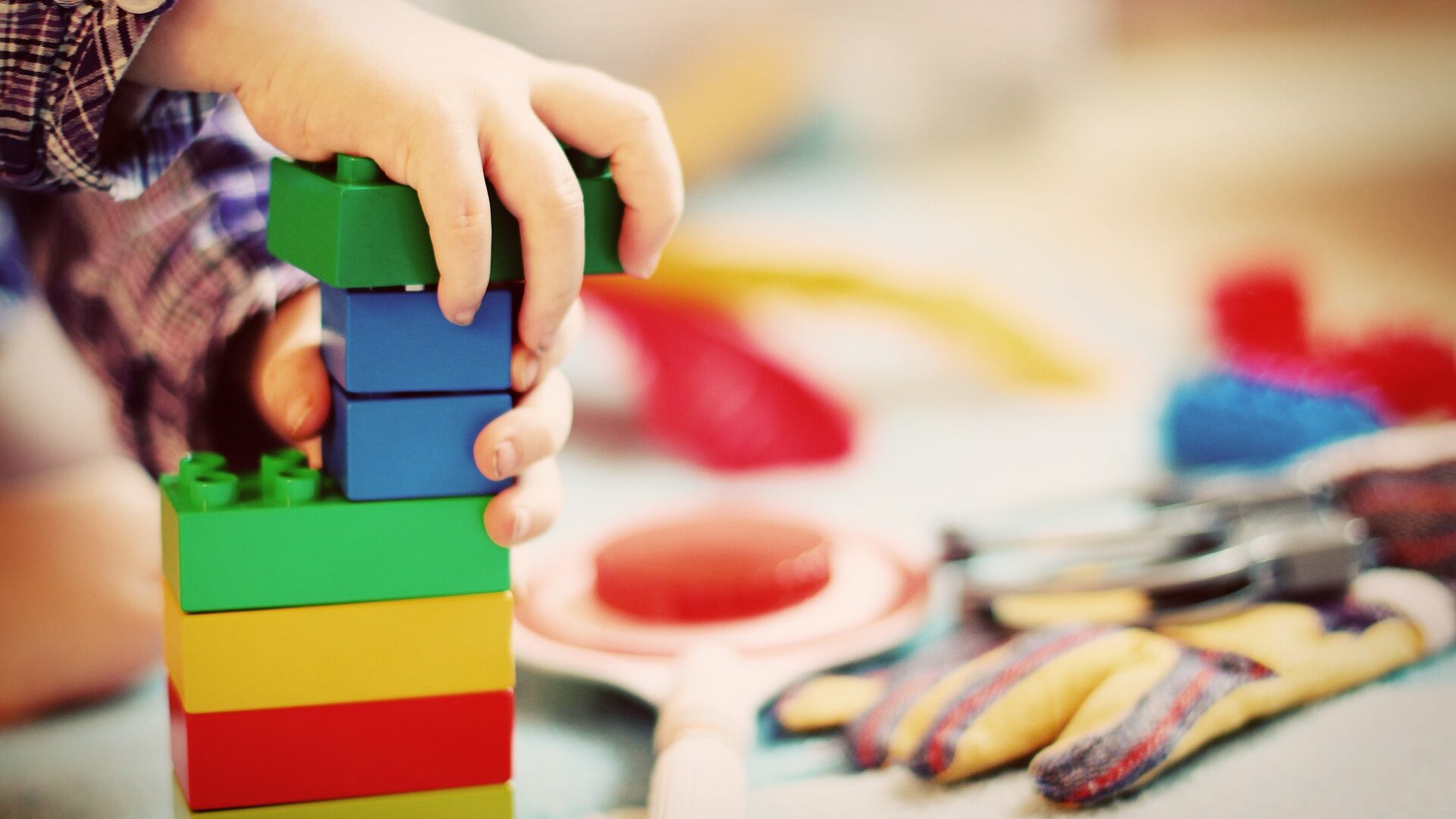 Kindergeburtstag Spiele- Bau einen Turm